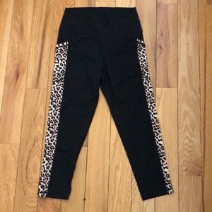 Zyia Capri pocket leggings